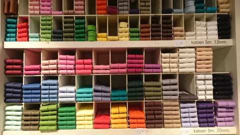 Bandjes, Kantjes en  Lintjes