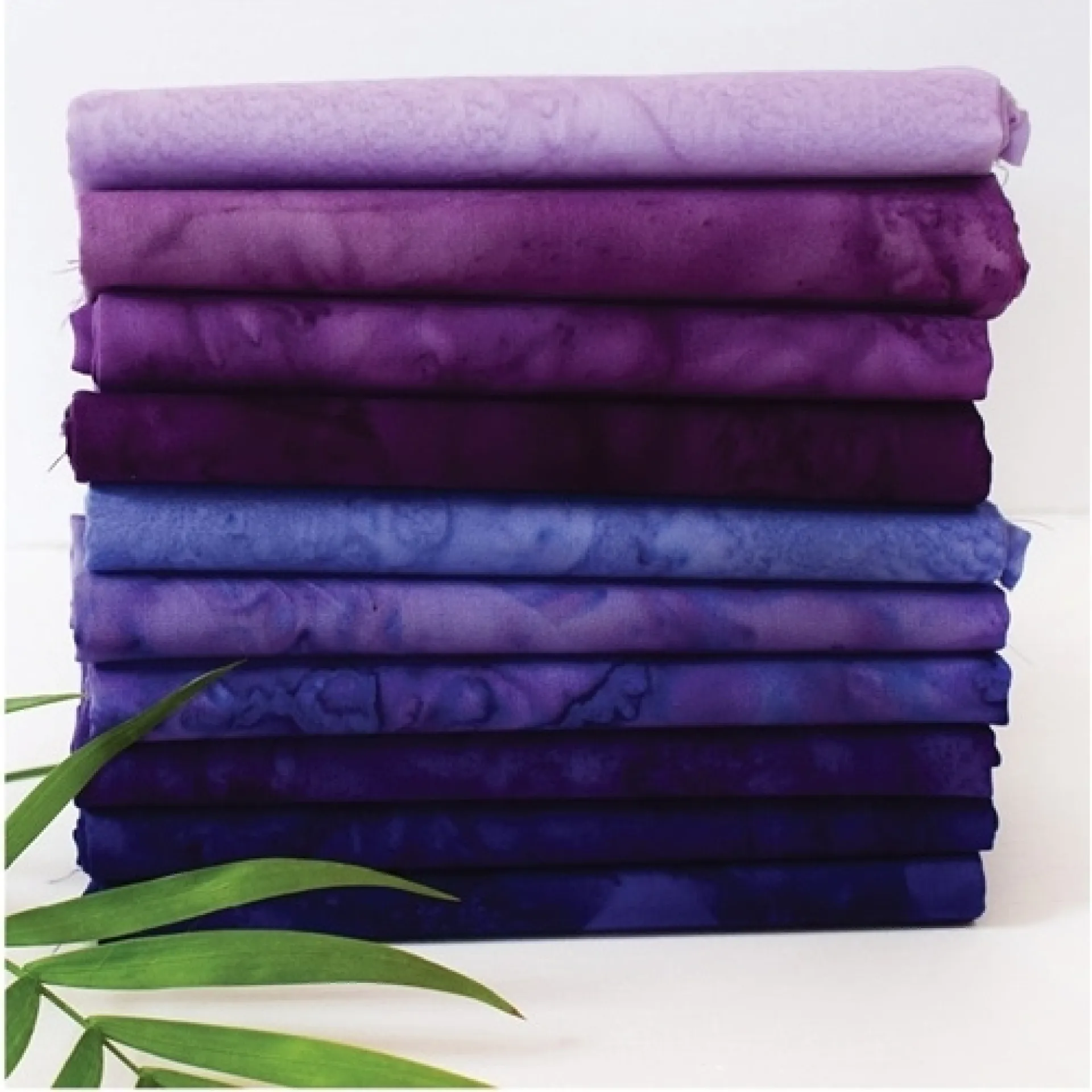329LAVA FAT Quarters batik.